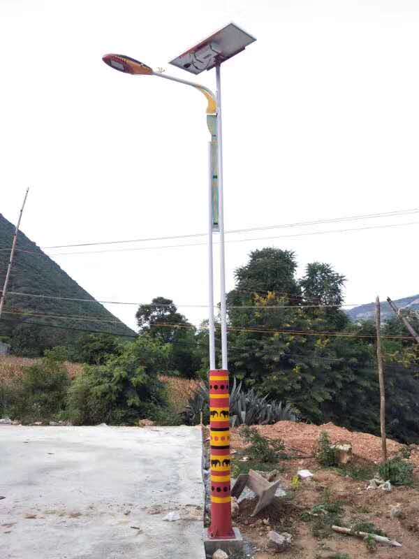 太阳能路灯：用光影自动切换，用时间精准把控，用遥控随心调节